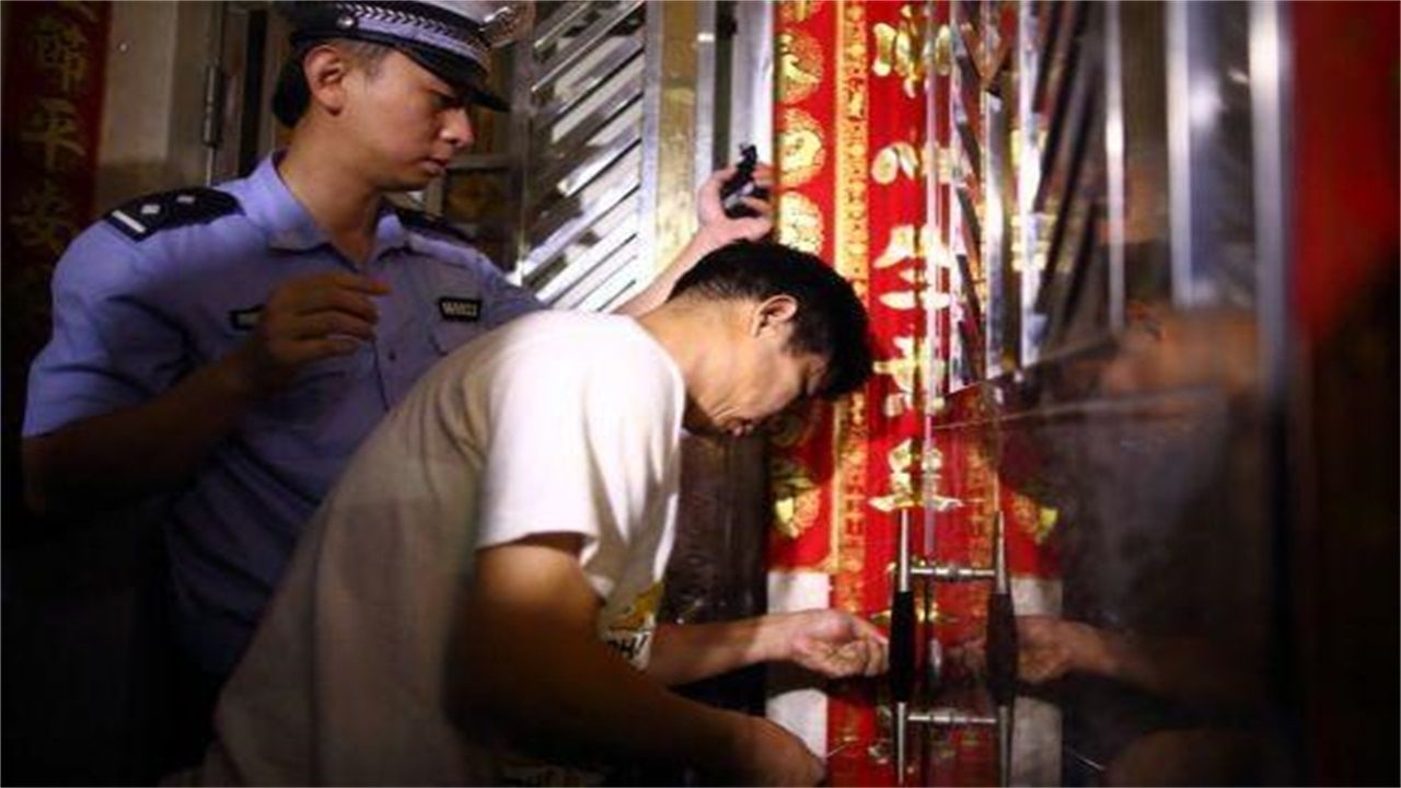 嘉峪关请开锁师傅开了锁后，师傅